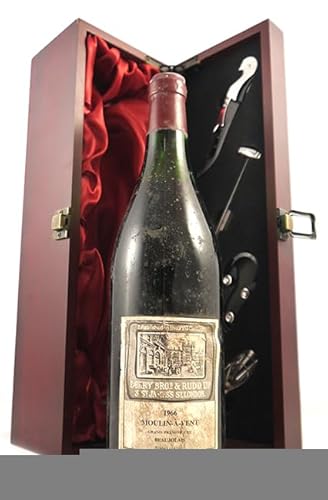 Moulin a Vent 1966 (Red wine) in einer mit Seide ausgestatetten Geschenkbox, da zu 4 Weinaccessoires, 1 x 750ml von vintagewinegifts