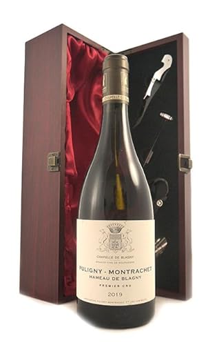 Puligny Montrachet 1er Cru 'Hameau de Blagny' 2019 Chapelle de Blagny (White wine) in einer mit Seide ausgestatetten Geschenkbox, da zu 4 Weinaccessoires, 1 x 750ml von vintagewinegifts