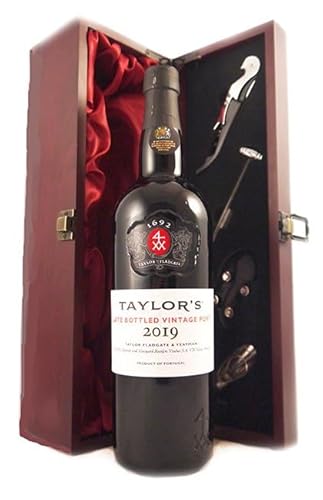 Taylor Fladgate Late Bottled Vintage Port 2019 (Silk lined wooden gift box) in einer Geschenkbox, da zu 4 Weinaccessoires, 1 x 750ml von vintagewinegifts