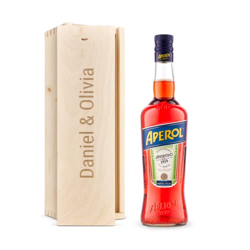 Personalisierter Aperol - Flasche Aperol Likör in einer gravierten Holzkiste - Hochwertige Lasergravur auf dem Deckel, mit einem Namen oder einem anderen Text gestaltet von your surprise